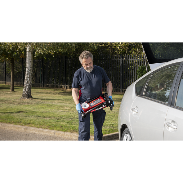 3290CX.V3_ACT_LIFTING_OUT_CAR