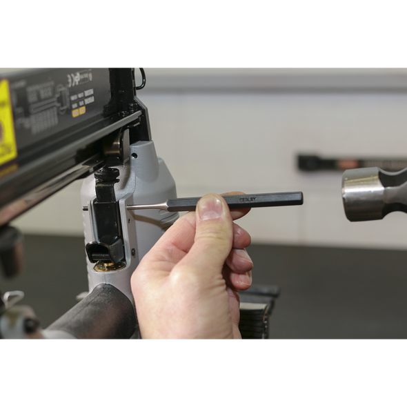 AK9298.V3_ACT_PIN_PUNCH_IN_USE