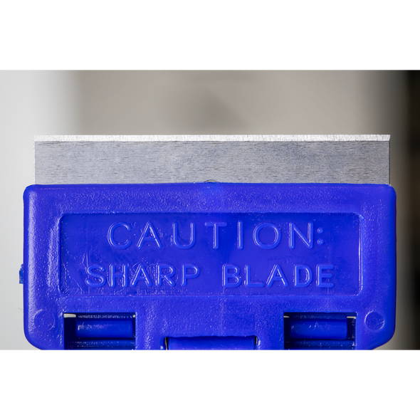 AK5227_ACT_BLADE_CLOSE