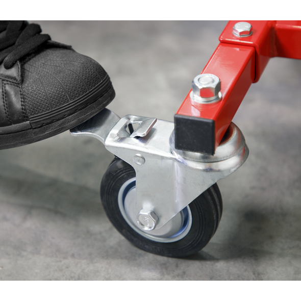 MK76.V2_ACT_FOOT_ON_BRAKE