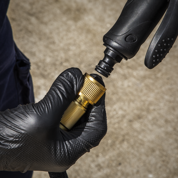 GH15E_ACT_CONNECTING_TO_SPRAY_GUN