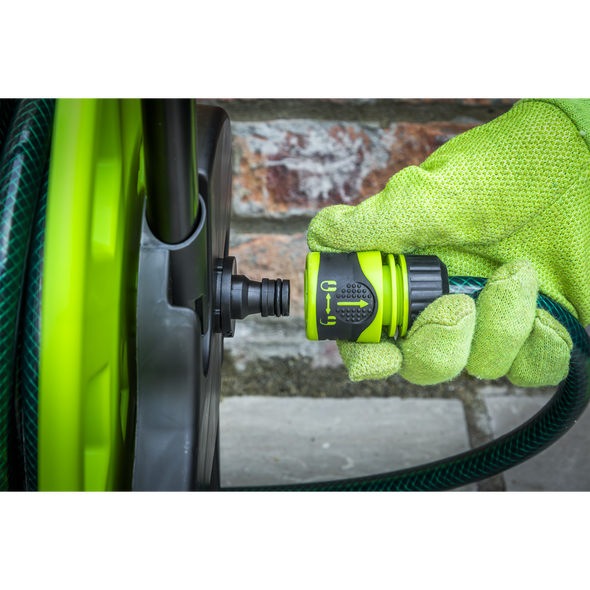 JS9611_ACT_ATTACHING_TO_HOSE_REEL