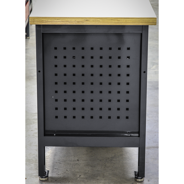 AP1905A_ACT_OUTSIDE_PEGBOARD