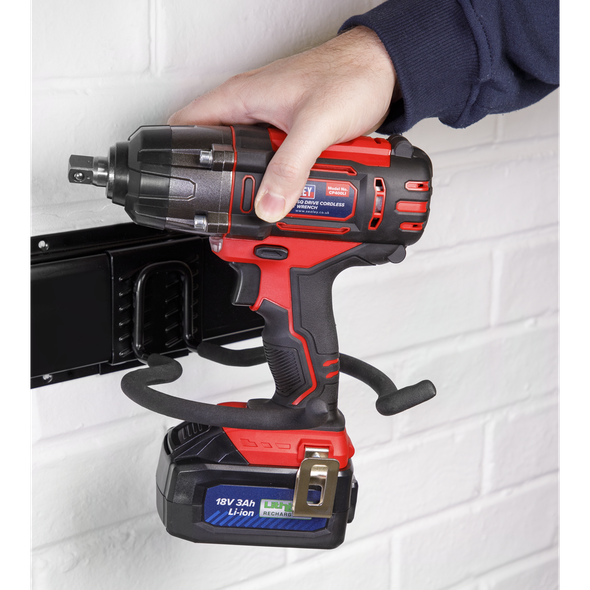 APH02_ACT_PUTTING_TOOL_IN