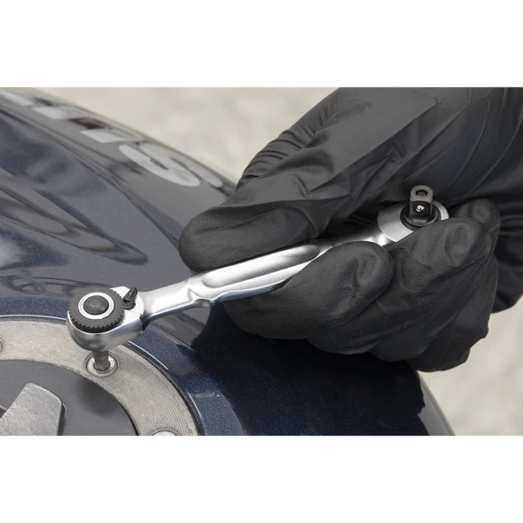 AK6972_ACT_IN_USE_PIC2