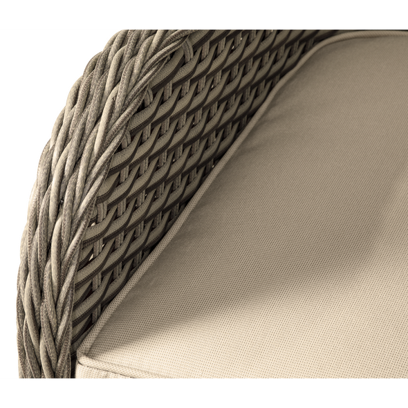 DG70.V2_ACT_CLOSE_UP_RATAN