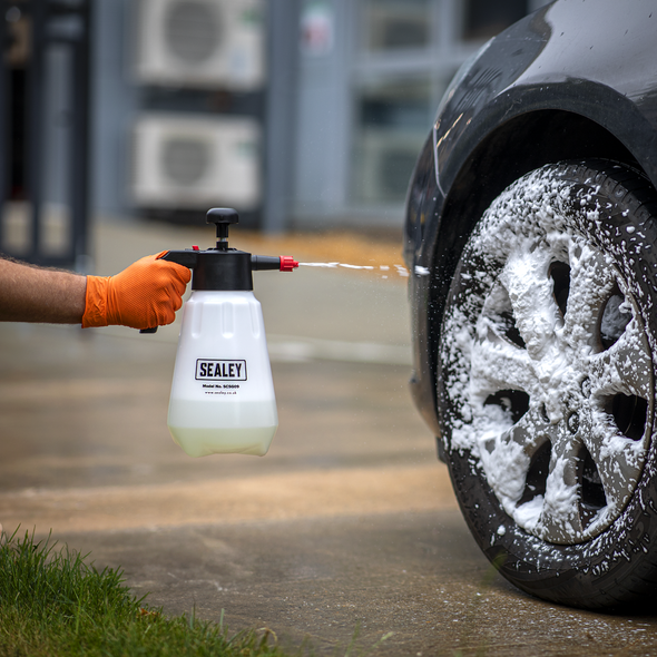 SCSG09_ACT_SPRAYING_WHEEL_PIC3