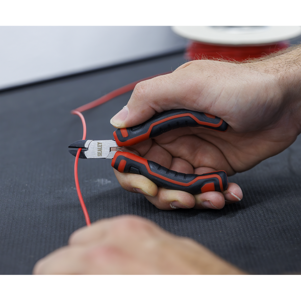 TBT67_ACT_WIRE_CUTTERS