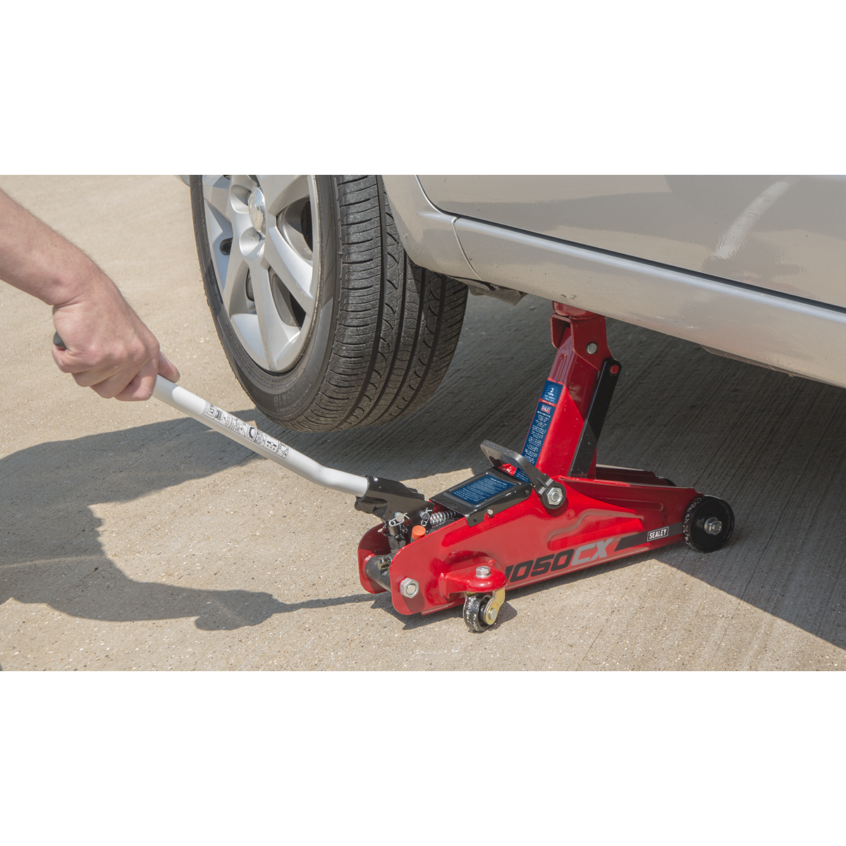 Trolley Jack 2 Tonne Short Chassis | 1050CX | Sealey