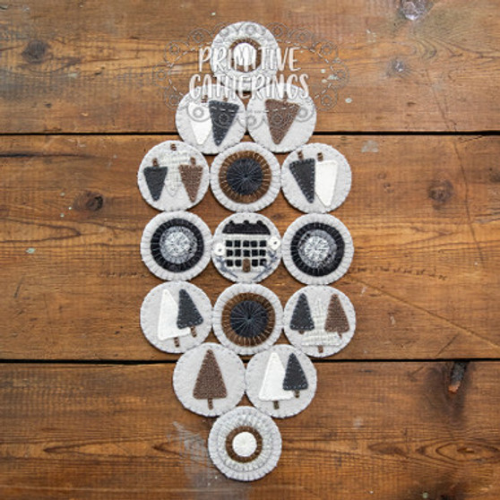 Kit and Pattern for Mansion in the Woods Penny Mat PRI-983 W