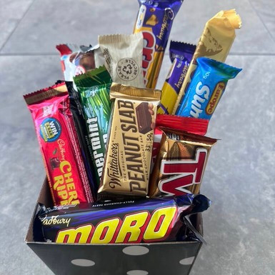 Assorted Chocolate Gift Box with 15 chocolate bars, wrapped in cellophane with ribbons and bows