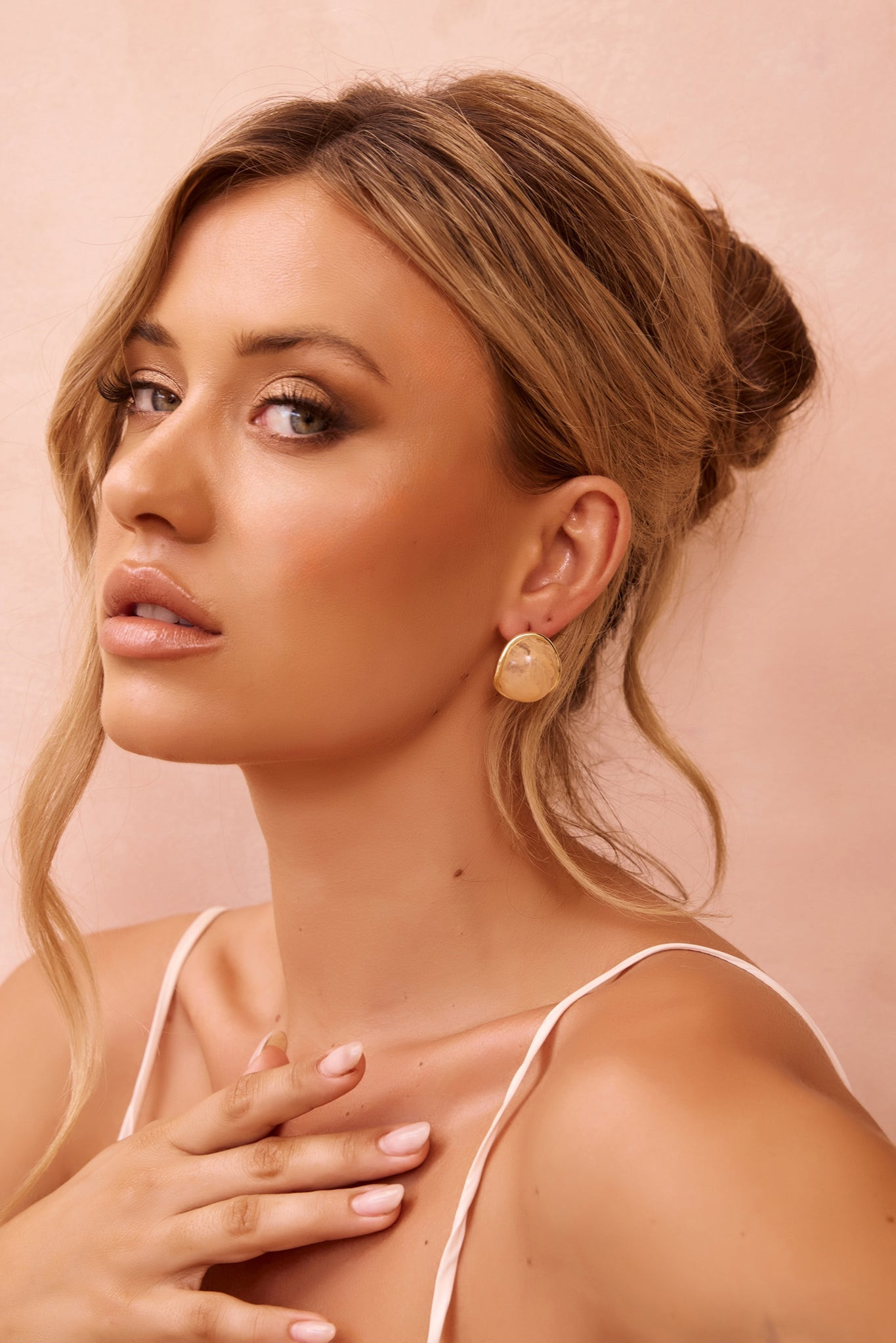 Phia Earrings - Peach