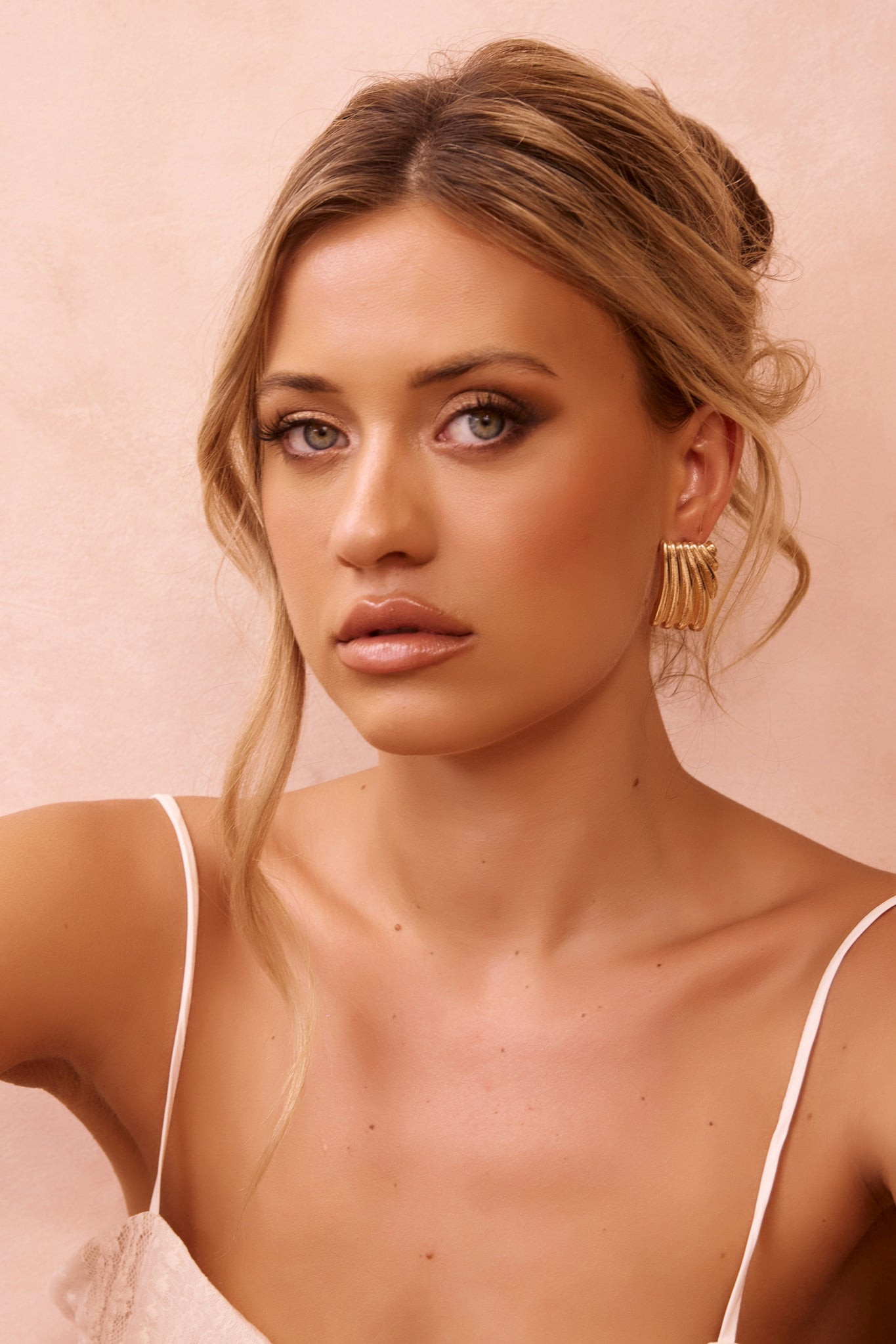 Molten Crest Earrings - Gold