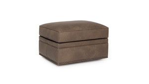 550 Ottoman in Leather 550 Ottoman in Leather