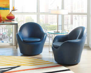 Feliz Swivel Chair in Leather Feliz Swivel Chair in Leather