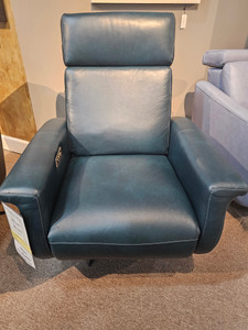 20% Off - M0032 Swivel Recliner in Leather