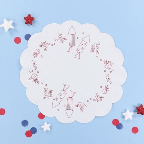 BLANK TABLE ROUND SCALLOPED