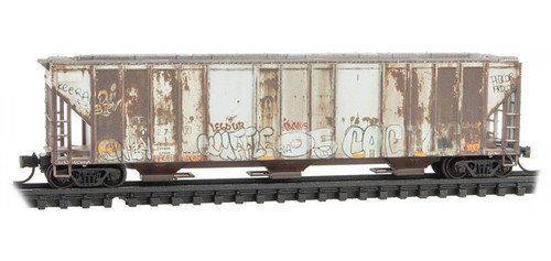 MicroTrains - 09952330 - 3-Bay Covered Hopper (Weathered) - ADM