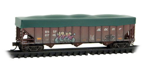 MicroTrains - 10845372 - 100-Ton 3-Bay Open Hopper w Tarp (Weathered) - BNSF