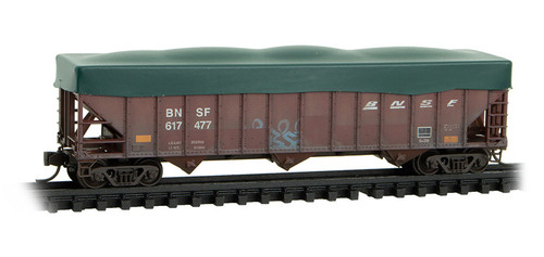 MicroTrains - 10846372 - 100-Ton 3-Bay Open Hopper w Tarp (Weathered) - BNSF