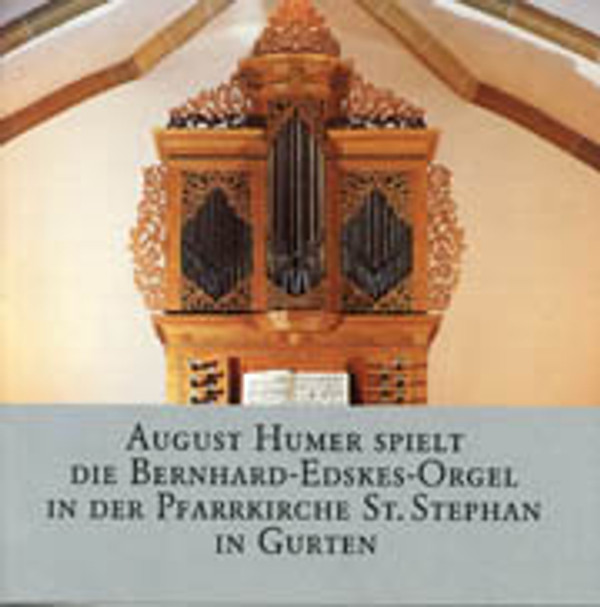 August Humer spielt der Bernhard-Edskes-Orgel in der Pfarrkirche St. Stephan in Gurten