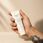 Kizo - UV DEFENSE CLEAR SUNSCREEN SPF 50+ - Kem chống nắng dạng gel kiêm chống lão hóa và sáng da SPF 50+