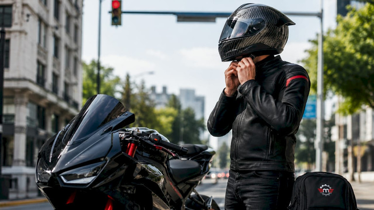 Motorcycle Helmet Weight Impact: What Riders Must Know