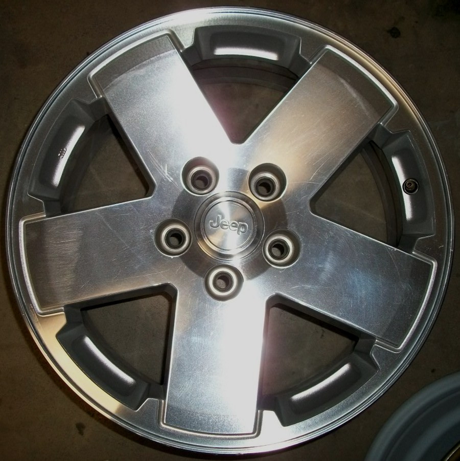 Jeep Wrangler JK 18x7.5 Sahara Cast Aluminum Wheel