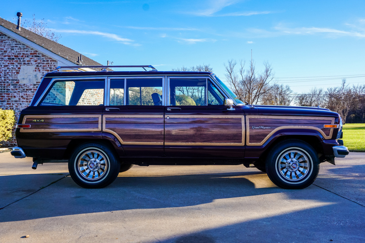 SOLD 1987 Jeep Grand Wagoneer stock# 081374