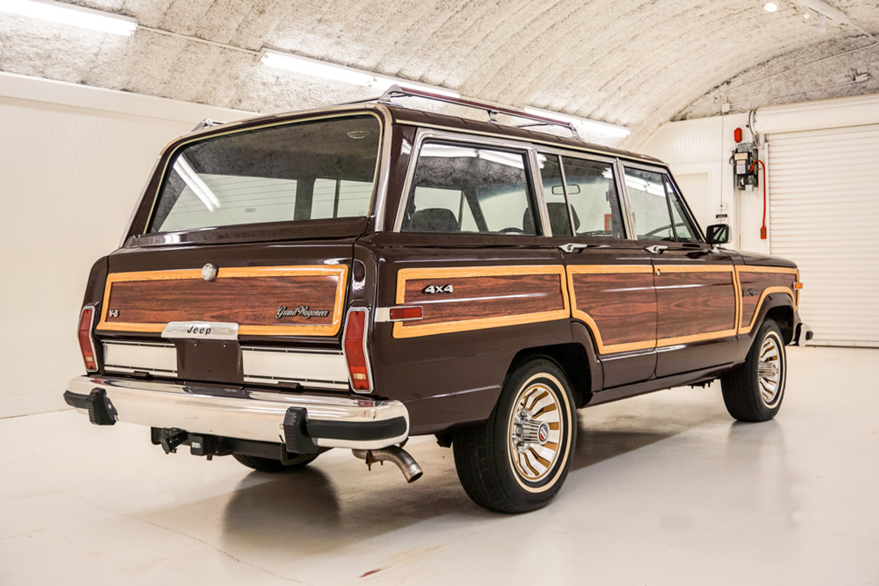 SOLD 1987 Jeep Grand Wagoneer stock# 081374