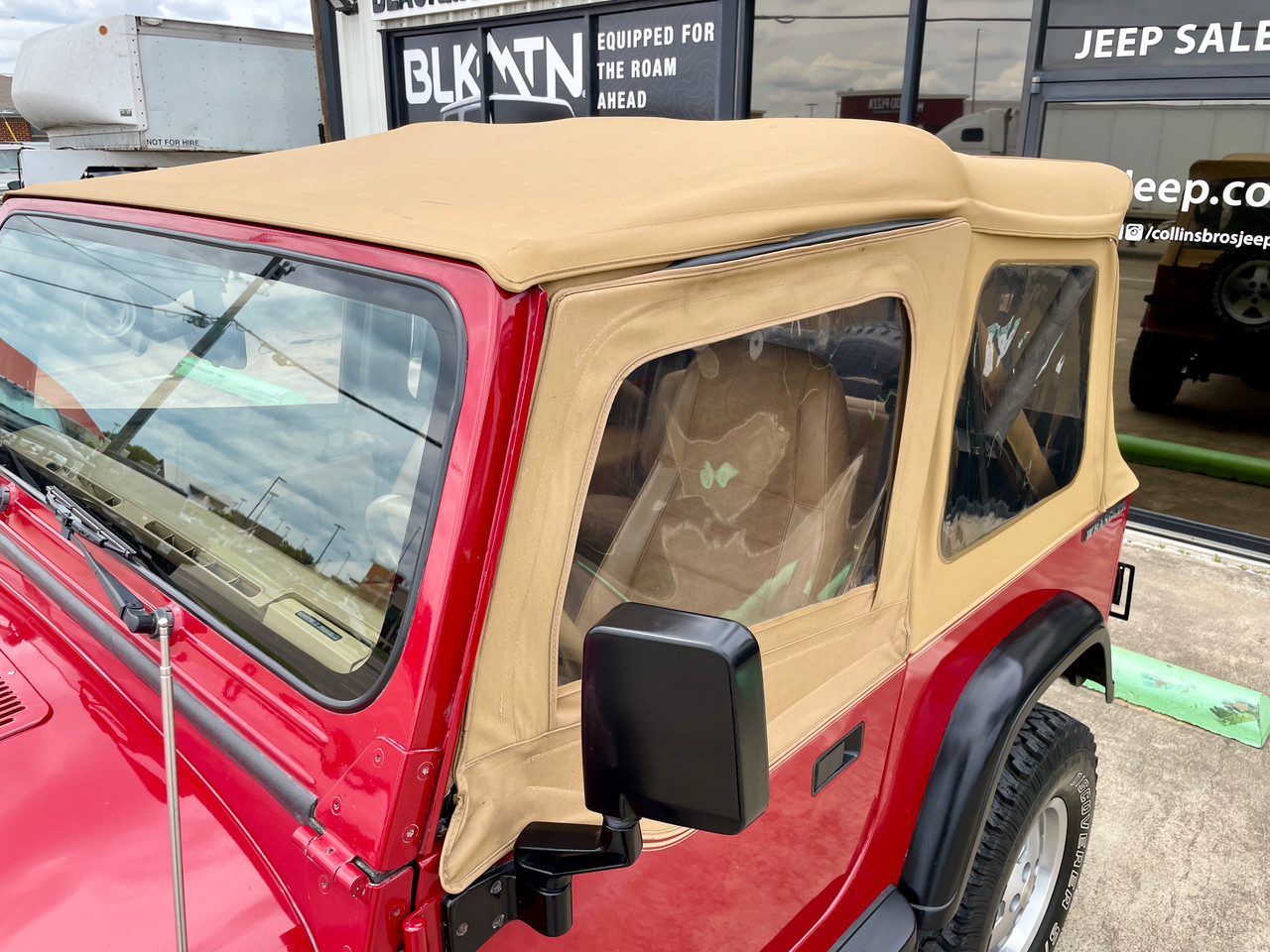 【JEEP】Classic Banded Neck Down Jumper (2 COLORS) Warrior 6538 Jeep Wrangler JL 2018-2024 MOD Series Front