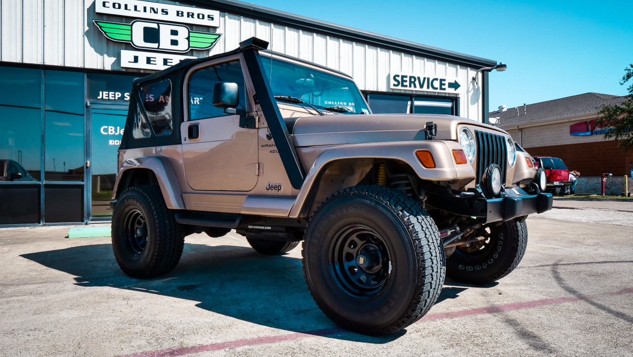 SOLD 1999 Jeep Wrangler TJ Sahara #496438