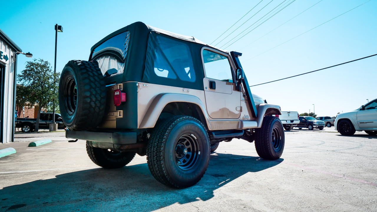 SOLD 1999 Jeep Wrangler TJ Sahara #496438