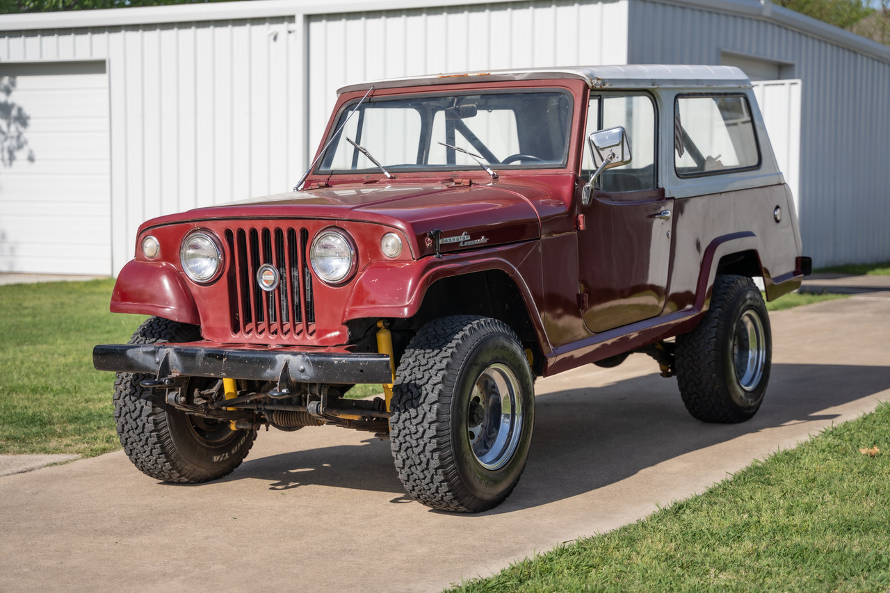 SOLD !!! 1969 Jeepster Commando - 620438