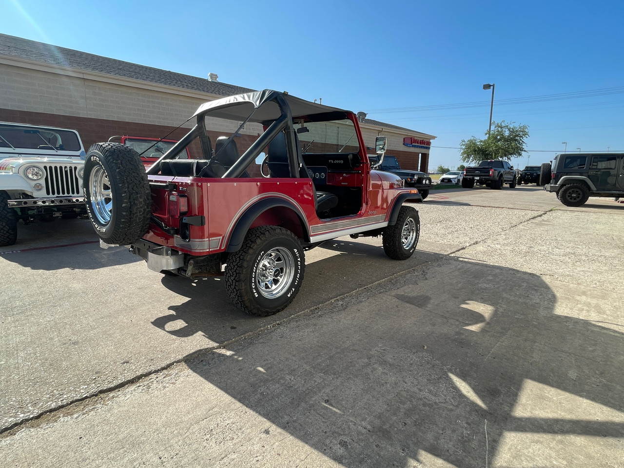 SOLD !!  1982 Jeep CJ7 Laredo Stock# 044417