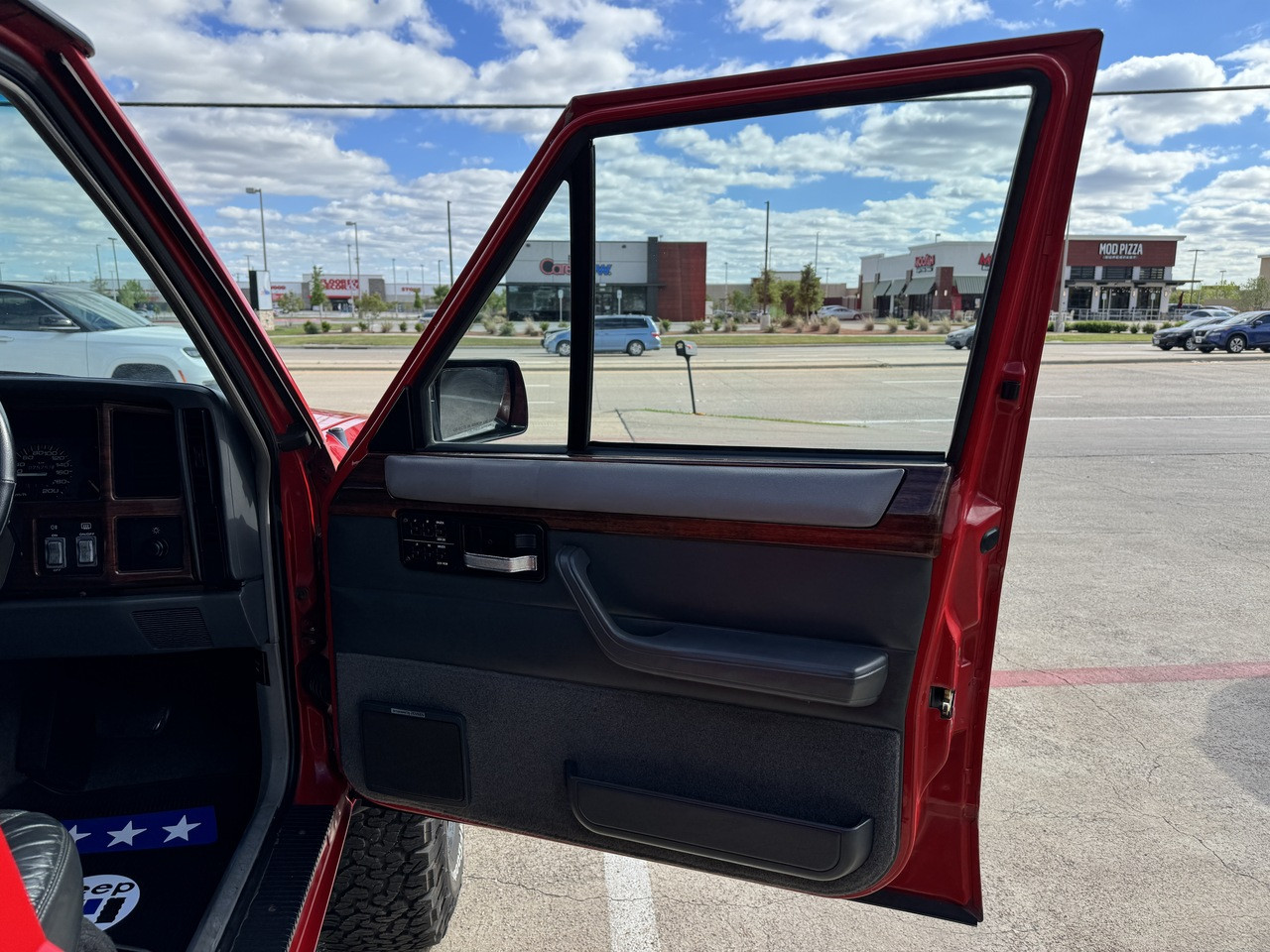 1995 RHD Jeep Cherokee Sport 4.0L 4×4 - Stock # 542663