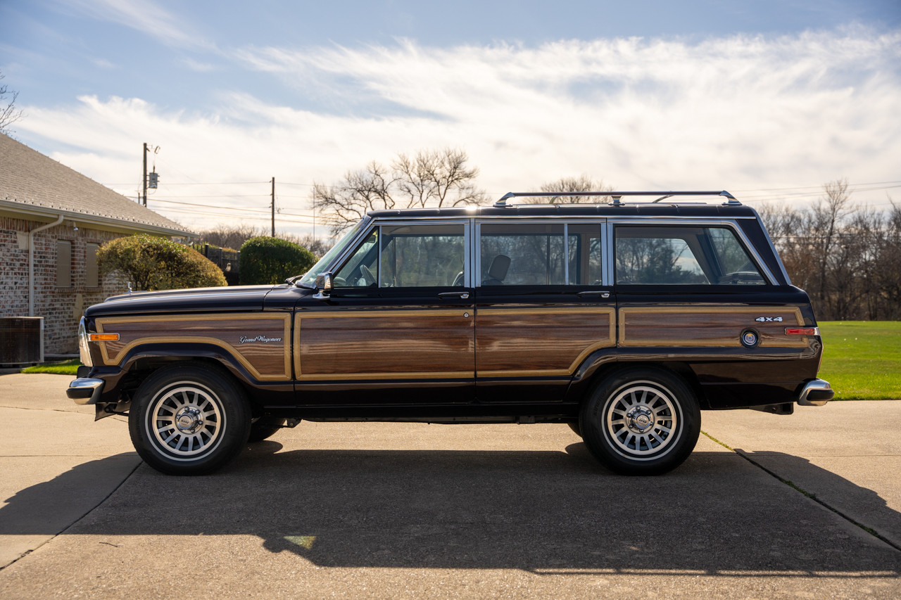 1989 Jeep Grand Wagoneer - Stock # 104762