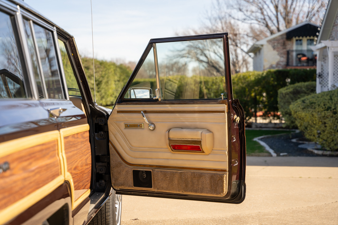 1989 Jeep Grand Wagoneer - Stock # 104762