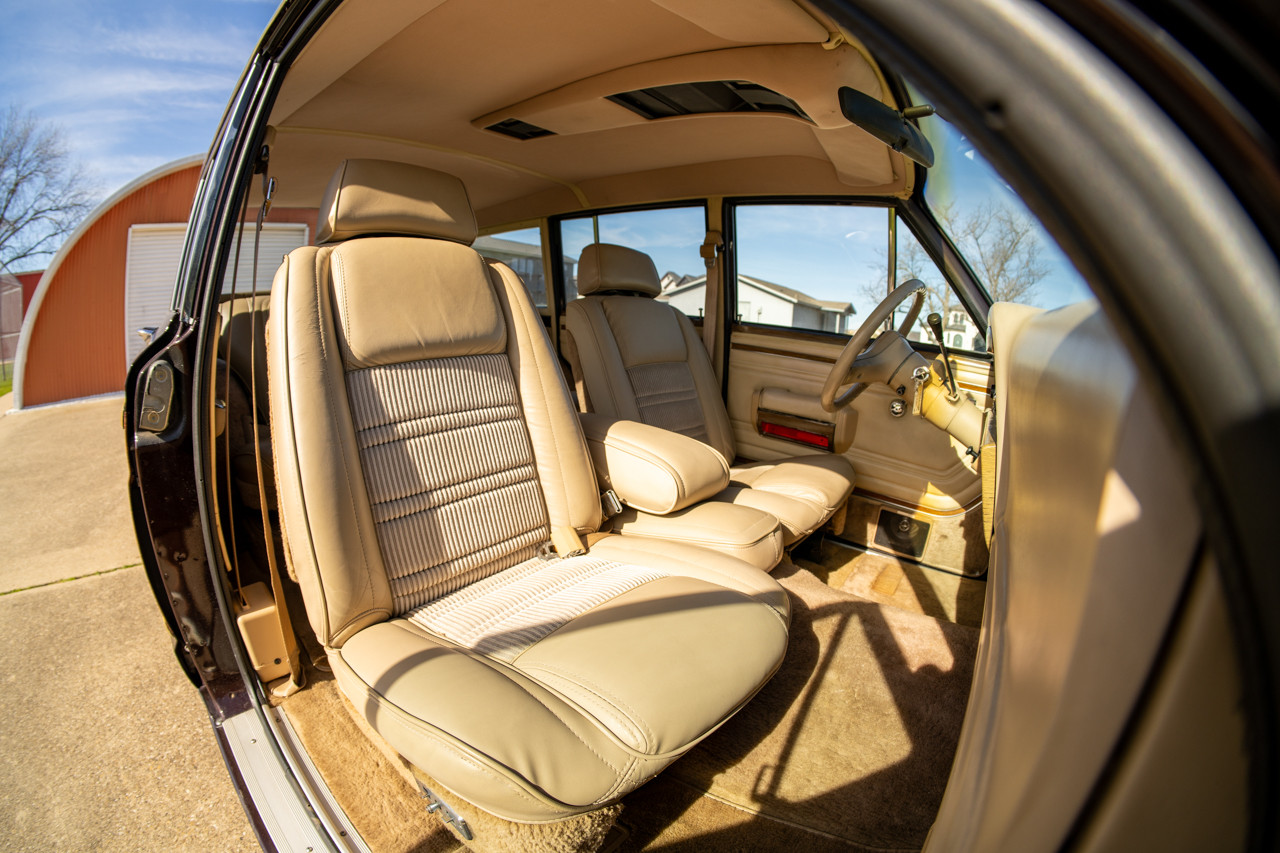 1989 Jeep Grand Wagoneer - Stock # 104762