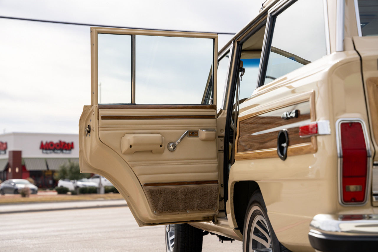 1989 Jeep Grand Wagoneer - Stock # 109737