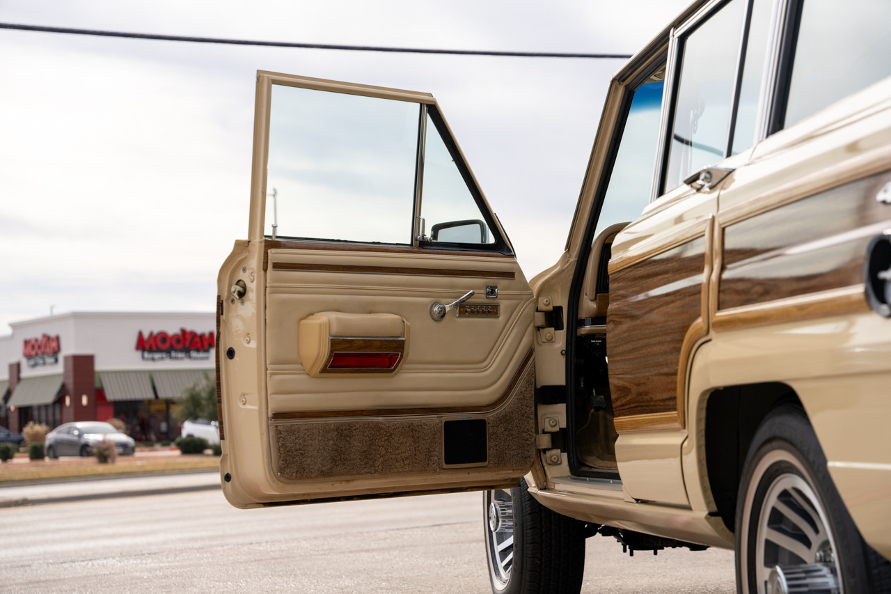 1989 Jeep Grand Wagoneer - Stock # 109737