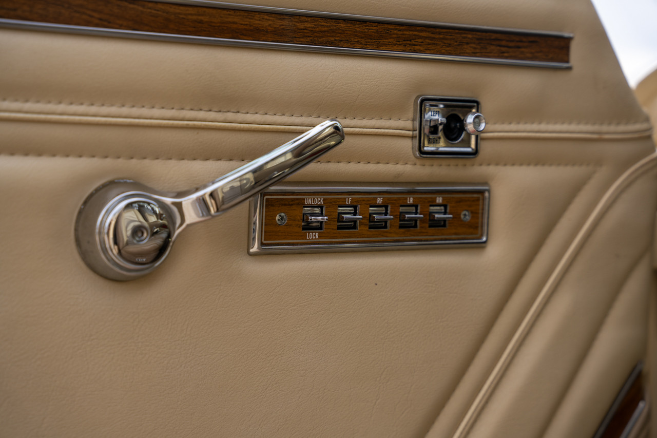 1989 Jeep Grand Wagoneer - Stock # 109737