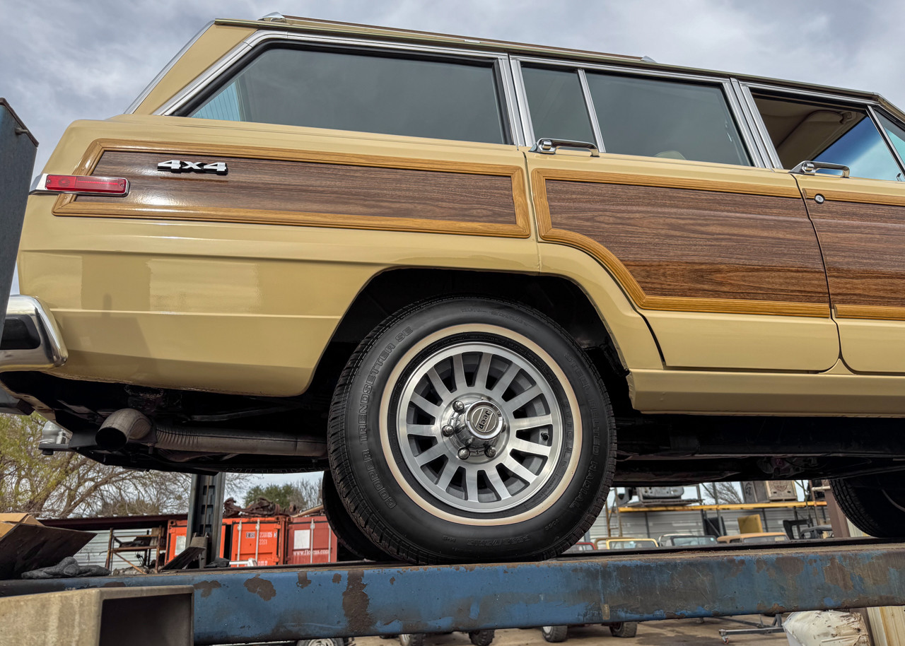 1989 Jeep Grand Wagoneer - Stock # 109737