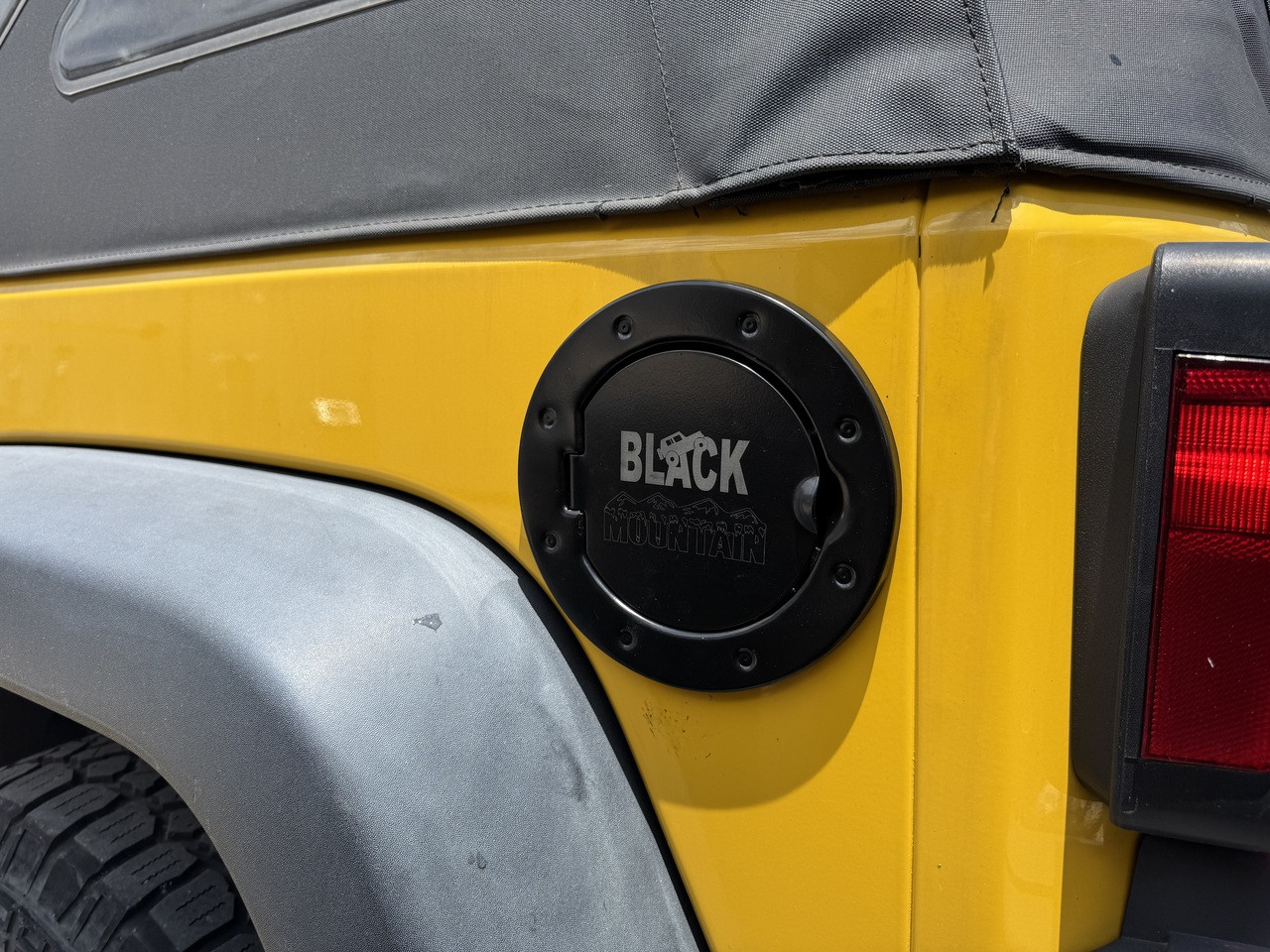BLKMTN JK Wrangler Non-Locking Fuel Door (Black)