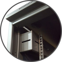 FE7019-34-02x - Quest Mfg. 700 Series Floor Enclosure, 34U corner close up