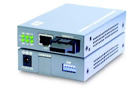 KC-300D-SL2 - Media Converter, 10/100TX Auto-Negotiation to 100FX, Switch Based, Singlemode, Dual SC Connectors, 20 Kilometer