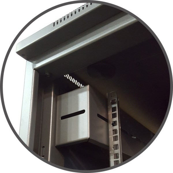 FE7019-34-02x - Quest Mfg. 700 Series Floor Enclosure, 34U corner close up