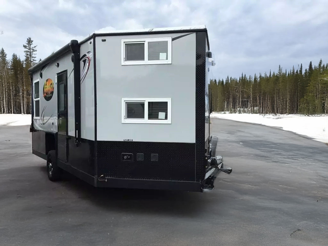 Ice Castle Lakeside Escape 8x17 RV Camper & Fish House | Outdoorica