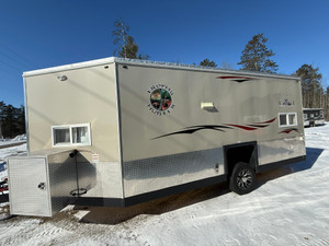 2025 Ice Castle Trophy Hunter 8x22 Stub Hydraulic Fish House