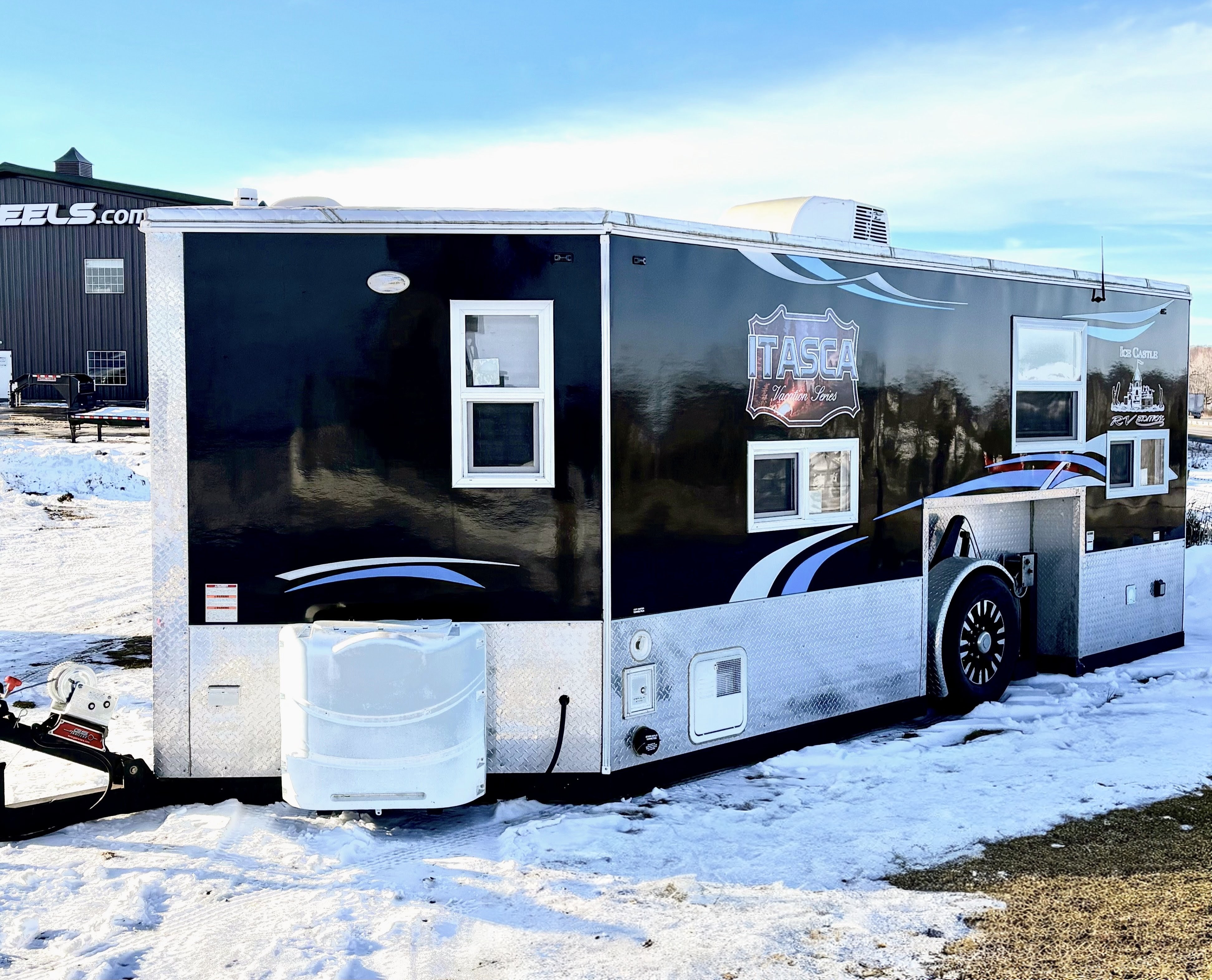 2021 Ice Castle Itasca 8x17 RV Fish House – Single Axle, Sleeps 5